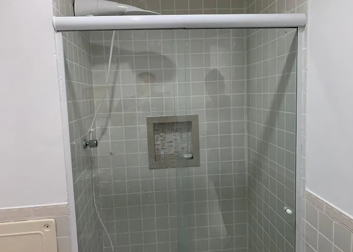 Flat lindo a 120 metros da praia de Riviera de São Lourenço até 4 pessoas Bertioga
